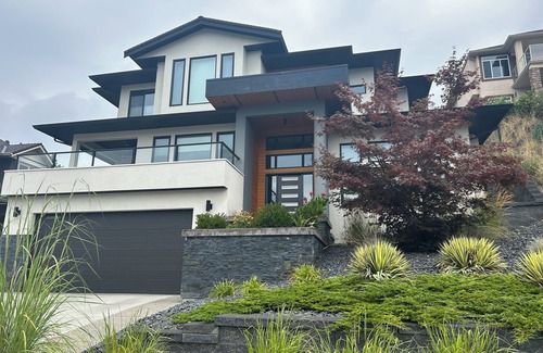 North Glenmore House | Kelowna winter getaway on Knox Mountain minutes from downtown.