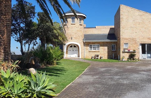 Bluewater Bay House | Kelzane Guesthouse