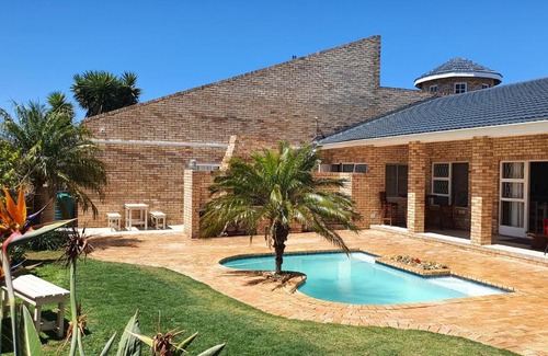 Bluewater Bay House | Kelzane Guesthouse