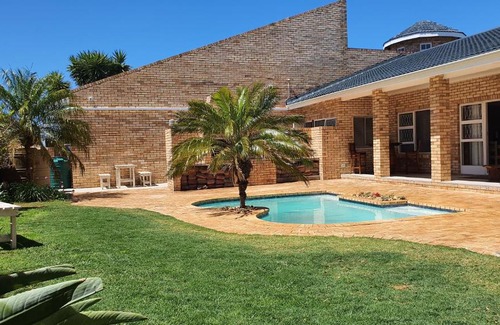 Bluewater Bay House | Kelzane Guesthouse