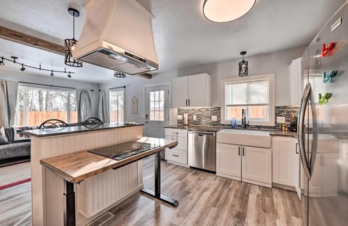 Kenai House | Kenai Home with Fireplace Less Than 10 Mi to Big Eddy!