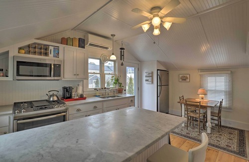 Kennebunk Cottage | Kennebunk Cottage w/Yard < 1 Mi to Beach!