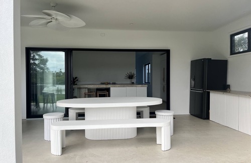 Tweed Heads West House | Kennedy house is new build on the tweed river. 5mins to beach. 7mins to airport