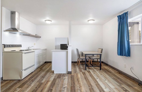 Tri-Cities Hotel | Kennewick Inn & Suites Tri Cities