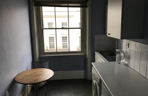 West Kensington Apartment | Kensington flat with roof terrace and sunshine