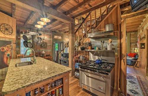 Waverly House | Kentucky Lake Views: Cozy Cabin in Waverly!