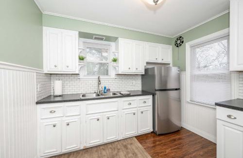 Roselawn Finance House | Kenwood Keys 2 - Stay for 6