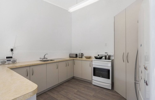 Matakana Cottage | Kereru Retreat - Matakana Holiday Home