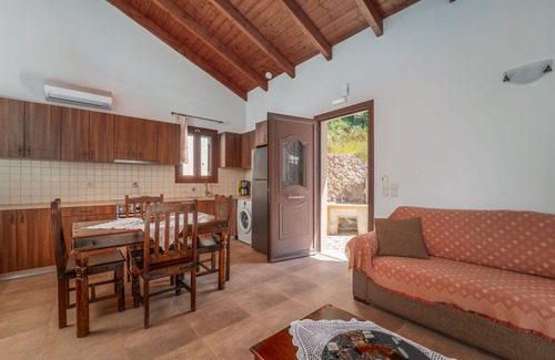 Evgiros Villa | Kerithra Villa, overlooking Vasiliki bay, close to the beach and other amenities