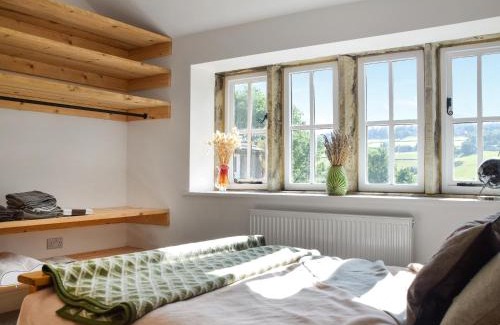 Holmfirth House | Kestrel Cottage