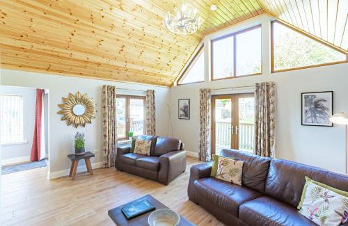 Newton Stewart House | Kestrel Lodge 6 with Hot Tub