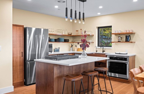 Bluff Point House | Keuka Lookout- A modern perch above Keuka Lake