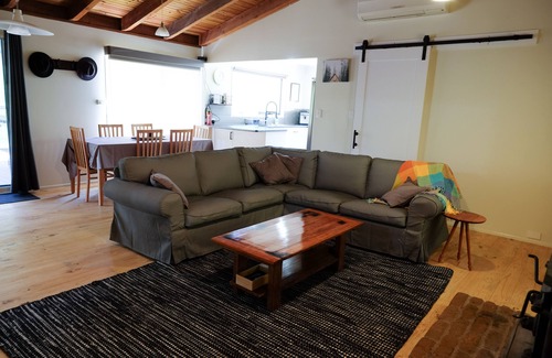 Kevington House | Kevington Bush wonderland to unwind and relax. Beautiful in Summer and Winter.