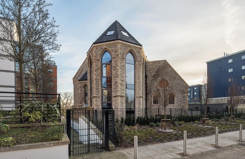 London Borough of Hounslow Apartment | Kew Bridge by Viridian Apartments