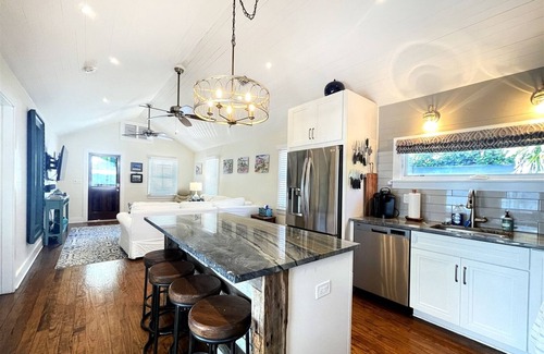 White Street Gallery District Cottage | KEY LIME COTTAGE - an adorable Monthly rental