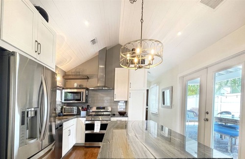 White Street Gallery District Cottage | Key Lime Cottage (Monthly)