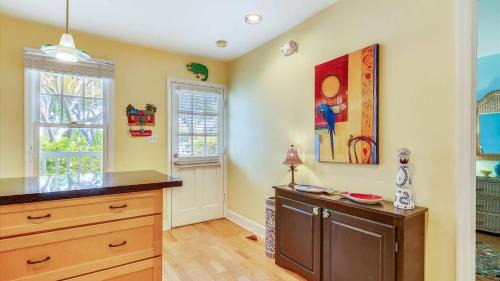 Truman Annex Apartment | Key West Casa by AvantStay Communal Pool BBQ Patio Near Duval Street Week Long Stays Only