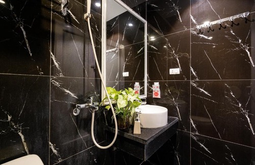Trung Hoa Nhan Chinh Hotel | Kiều Anh Hotel - ngõ 81 Trung Kính - by Bay Luxury