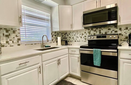 Fort Lauderdale Apartment | Kick back and relax in this calm, stylish space