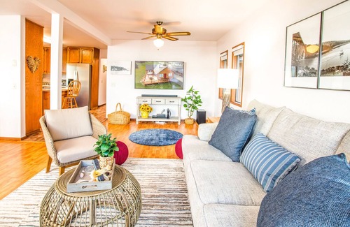 Oak Harbor Cottage | Kick Back & Watch the Day Cruise By at Cornet Bay