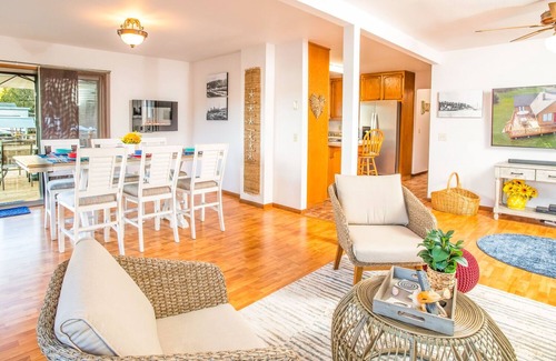 Oak Harbor Cottage | Kick Back & Watch the Day Cruise By at Cornet Bay