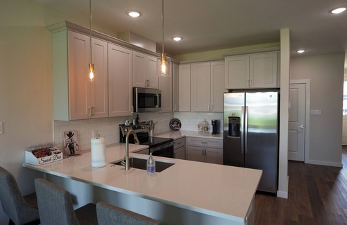 Stephenville House | “Kick Off Your Boots” NEW 2025 LUXURY Townhome walking distance to Tarleton.