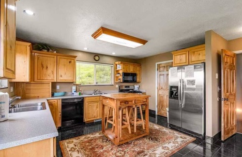 Harbor Village Cabin | Kickback Kabin - Overlooking Bear Lake, Near Marina!