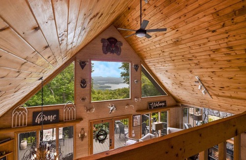 Ridges Over the Lake Ski Chalet | Killer Views of Lake + Pickleball + Hot Tub + Private