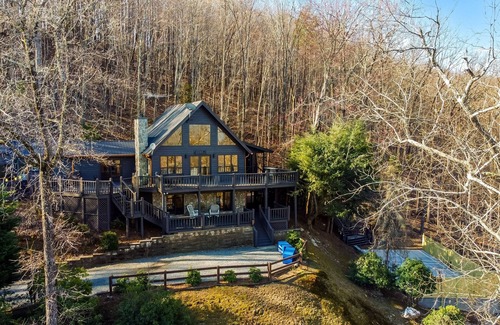 Ridges Over the Lake Ski Chalet | Killer Views of Lake + Pickleball + Hot Tub + Private