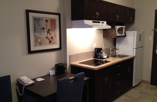 Kindersley Hotel | Kindersley All Suites Hotel