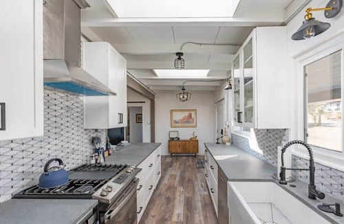 Yucca Valley House | Kinetic House by Homestead Modern