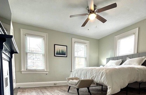 Carnegie House | King and queen bed, entire house, dogs welcome