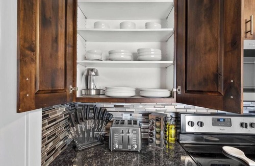 People's Freeway House | - King BD - Close to everything Oasis -