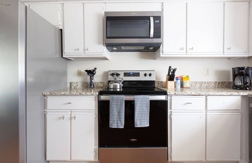 Alpharetta House | KING BD, Downtown Alpharetta, Spacious, & Renovated