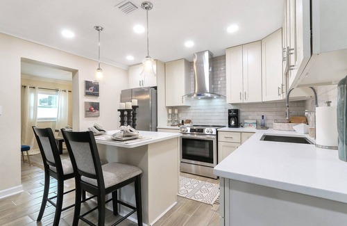 Southwest Orlando House | King Bd | Fenced Yard | Covered Patio | Fast Wi-Fi