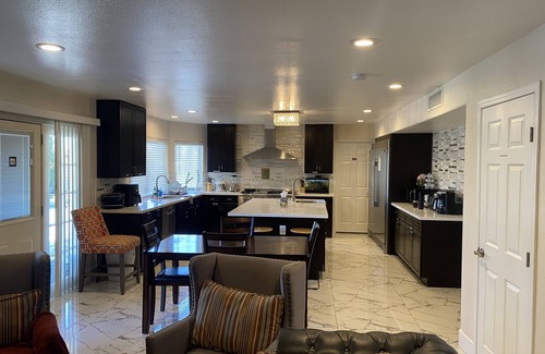 Villa Bonita Estates House | King Bed, 43" TV with a Private Bathroom