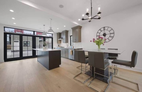 Italian Village House | King Bed – Convention - Free Parking - Short North