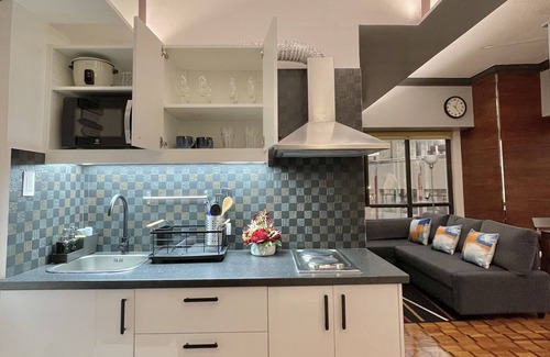 San Lorenzo Apartment | King Bed Corner Oasis @ Greenbelt