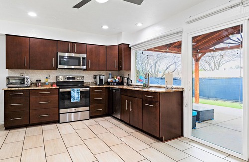 Plano House | King Bed, Family Friendly, Nice Backyard, Games, Cornhole, Grill, Foosball