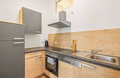 Himmelpfortgrund Apartment | King bed free parking fast wifi pet friendly
