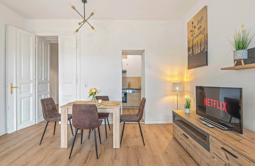 Himmelpfortgrund Apartment | King bed free parking fast wifi pet friendly