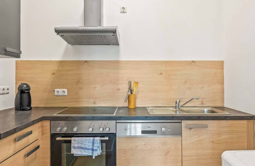 Himmelpfortgrund Apartment | King bed free parking fast wifi pet friendly