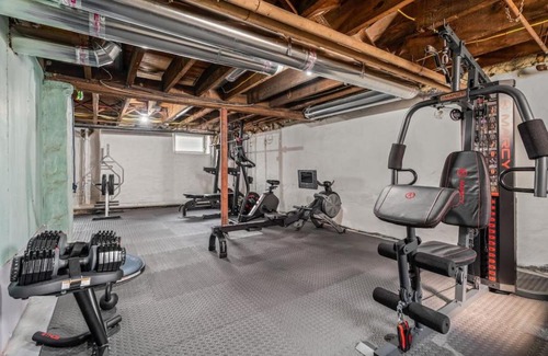 Narberth House | King Bed Gym Parking AC Train