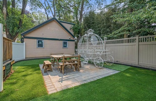 Narberth House | King Bed Gym Parking AC Train