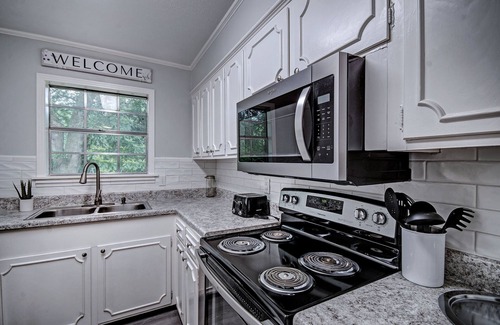 Tougaloo House | *King* Bed In Heart of City Close to the Reservoir