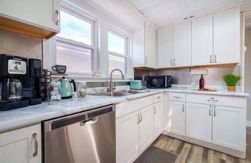 Fort Wayne House | King Bed, Large Deck, Walk to Lakeside Park, 2mi to Downtown, Coliseum, Sports