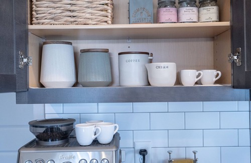 Brookline Station House | King Bed, Smart TV, Tesla Charger, Garage, Quiet Neighborhood, 15 min Downtown!