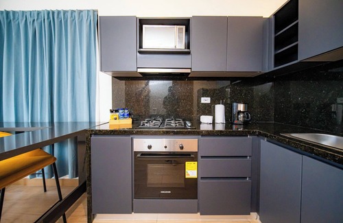 El Cabrero Apartment | King Bed - Smart Tvs - WIFI - Gym - FREE Parking - Cold AC - Nice View - Pool