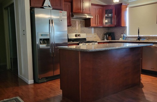 West Alameda House | King bed/Walk to the Beach/Garage Parking/Ferry to San Francisco