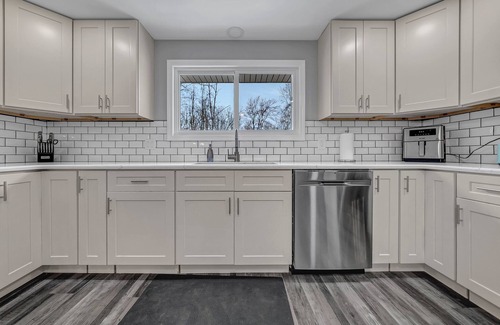 Crittenden House | King Beds, Luxe Bath and Game Room